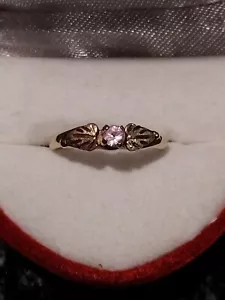 Black Hills Gold 10k 12k Pink Stone Two Leaf Ring 1.57 Grams Size 4.75 - Picture 1 of 6