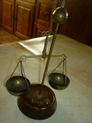 BALANCE DE PRÉCISION ANCIENNE CUIVRE LAITON, BOIS, POUR BIJOUX ? CHIMIE ? - Photo 1/4