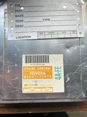 Computadora con motor Toyota Corolla 89661-12510 1990 OEM usada Foto 1 de 4