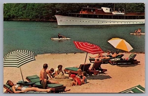 Paraguas coloridos postales junto a la piscina Beach Tides Inn Irvington VA Virginia L10 - Imagen 1 de 3