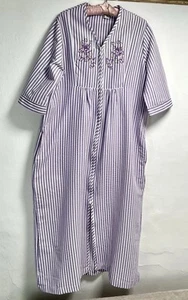 Collezioni Ecc. Casa Cappotto Accappatoio Spolverino Ricamo Seersucker Viola Righe Zip M - Foto 1 di 9