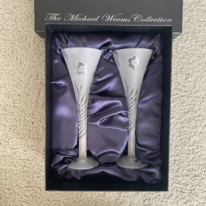 Pair of MICHAEL WEEMS Frosted Fluted Champagne Glasses signed TOMMY BAHAMA w Box - Picture 1 of 13