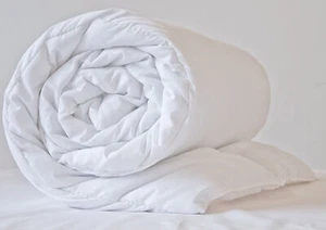 4.5 Tog Duvet Spring Summer Lightweight KING SIZE Made in UK Machine Washable - Picture 1 of 2