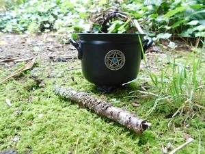 Cauldron Metal 11cm Wiccan Witchcraft NewAge Ritual supplies Altar tool Pentacle - Picture 1 of 7