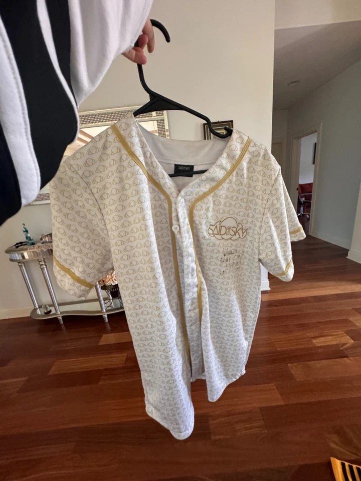 Camiseta de béisbol Said The Sky blanca y dorada talla pequeña EDM FIRMADA LEER DESCRIPCIÓN Foto 1 de 3