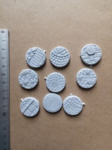 9 SOCLES 25MM / MINIATURE / DUNGEONS & LASERS/G287 - Imagen 1 de 1