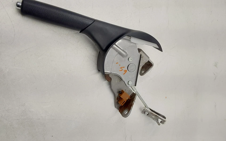 Toyota Yaris SE 2013 manija de emergencia control de freno de estacionamiento OEM 46201-52130 Foto 1 de 4