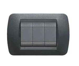 BTICINO LIVINGLIGHT L4803PA PLAKETTE 3 MODULE TECHNOPOLYMER STAHL DUNKELHEIT - Bild 1 von 1