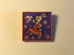  Russland Stereo Pin Abzeichen Button LENTIKULAR Hasen tanzen und spielen auf einer Pfeife RAR! - Bild 1 von 3