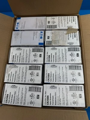 Estuche de 100 - Eaton CR20BK 20A 125V 2 polos 3 cables dúplex toma de corriente receptáculo Foto 1 de 4