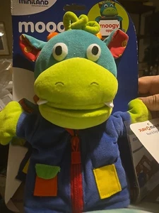 Miniland Juguetes Educativos Peluche Moogy Moo Marioneta 1-3 Años Aplicaciones Reales y Digitales Nuevo en Caja - Imagen 1 de 10