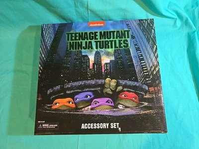 NECA TMNT 1990 TEENAGE MUTANT NINJA TURTLES JUEGO DE ACCESORIOS SELLADO EXHIBIDO 2021 Foto 1 de 4