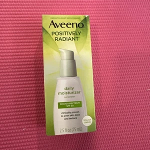 Aveeno Positively Radiant tägliche Feuchtigkeitscreme LSF 30 2,5 Unzen eingestellt ABGELAUFEN - Bild 1 von 3