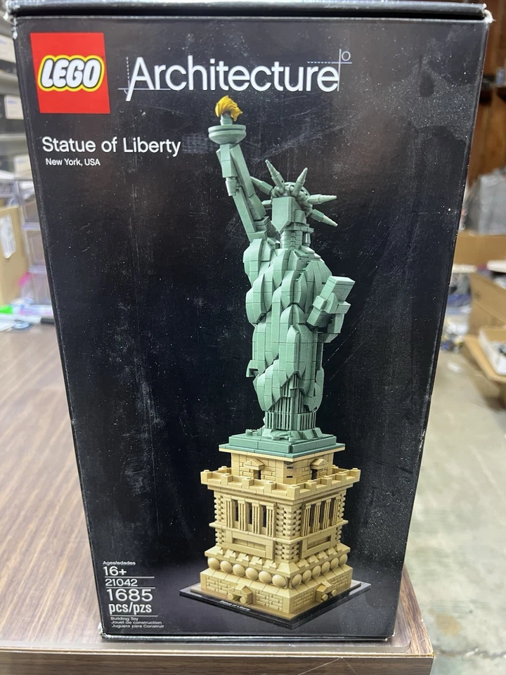 LEGO Architecture: Statue of Liberty 21042 ***BOX ONLY*** Empty - Image 1 of 1