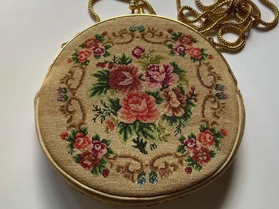 Bolso de noche redondo Petit Point. Foto 1 de 4