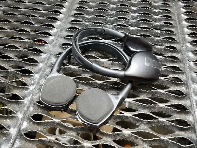 13 14 15 GMC ACADIA HEADPHONES (PAIR) OEM - Image 1 of 4