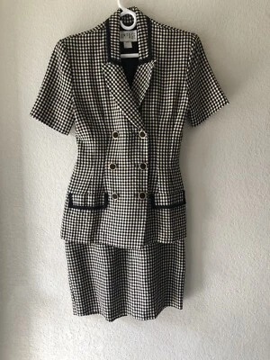 Traje Falda Rampage Vintage Negro/Blanco Talla Desconocida. Cintura 14 pulgadas usada Foto 1 de 4