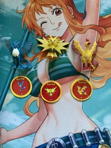 Tomy Pokemon Articuno, Zapdos und Moltres 2" Figur mit Münzen/Pogs - Bild 1 von 2