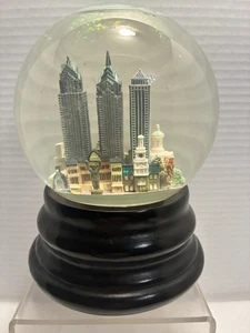 Saks Fifth Avenue Philadelphia Schneekugel Rocky Gonna Fly jetzt getestet Snowglobe - Bild 1 von 9