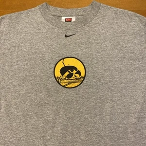 Vintage Y2K Nike Iowa Hawkeyes Football Short Sleeve T Shirt Small Center Swoosh - Picture 1 of 8