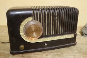 Vintage 1941 Silvertone Candy Cane 7024 Tube Radio Bakelite Case - Picture 1 of 9