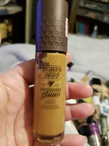 Burt's Bees Goodness Glows Foundation 1061 deep maple 1.0 fl oz. - Picture 1 of 2