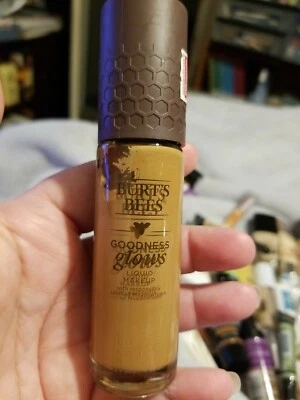 Burt's Bees Goodness Glows Foundation 1061 deep maple 1.0 fl oz. - Image 1 of 2