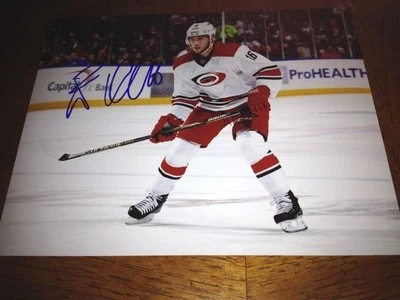 Elias Lindholm Autographed Carolina Hurricanes 8x10 Photo    COA   Foto 1 de 2