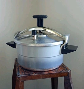 Petite cocotte Minute Seb 4,5L Aluminium Gris Perle Du 03/1981 - Imagen 1 de 11