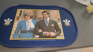 Die Hochzeit des Prinzen von Wales und Lady Diana Spencer Tablett selten - Bild 1 von 2