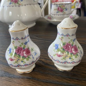 Royal Albert Petit Point Salt & Pepper Pots Cruet Set Bone China Vintage unused - Picture 1 of 6