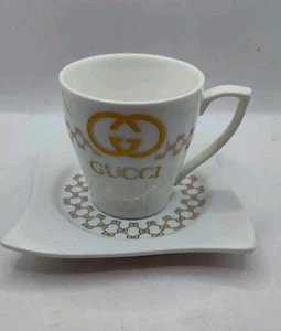 Taza de té y platillo Gucci blanco con detalles dorados - Imagen 1 de 13