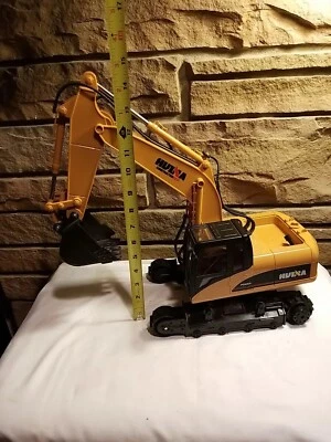 Large Huina Excavator Toy No Remote or batteries For Parts As Is - Image 1 of 4