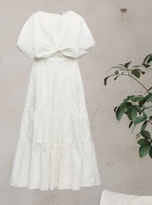 Neu mit Etikett Zara Midikleid perforiert geknotet bestickt - Bild 1 von 8