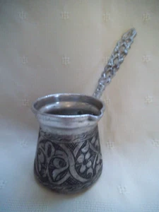 OLLA DE METAL GRABADA MARTILLADA CAFÉ TURCO de colección - Imagen 1 de 4