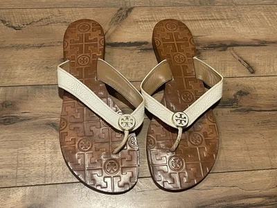 Chanclas Tory Burch Thora Tanga Cuero Blanco Dorado Logo Talla 9M Foto 1 de 4