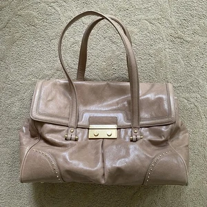 Borsa a tracolla Talbots in pelle beige chiusura con patta borchia boxy prezzo consigliato $ 250 - Foto 1 di 10
