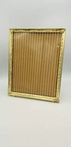 VINTAGE METALL FOTORAHMEN 8" X 10" HOLLYWOOD REGENCY MCM STAFFELEI MIT FUSS GOLDFARBEN - Bild 1 von 5