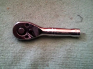 1/4" ANTRIEB 3,1/2" MINI RATSCHE MIT SCHNELLSPANNER FÜR DEN STECKSCHLÜSSEL - Bild 1 von 3