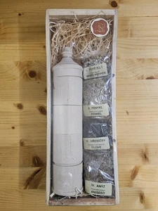 Dr. Stuart's Botanicus Mittelalter Stil Gewürzbehälter mit Gewürzen Vintage 2002 CZ - Bild 1 von 11