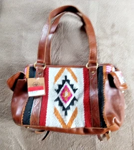 Bolso de mano Ariat para mujer tejido suroeste cosido cuero acolchado silla de montar manta - Imagen 1 de 8