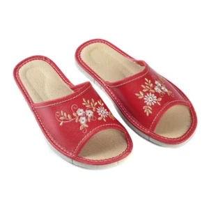 Cozy women - slippers made from leather inside and red upper with embroidery - Picture 1 of 5