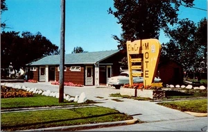 Warren MN Elm Crest Motel Hwy75 Chrome Postcard 900 - Picture 1 of 3