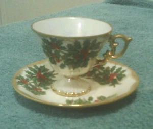 Vintage December Holly decorative tea cup and saucer Japan bone china EU - Bild 1 von 3