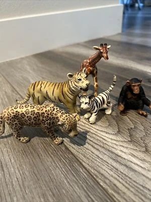 Estatuetas de animais SCHLEICH PVC tigre chita macaco girafa zoológico - Imagem 1 de 4