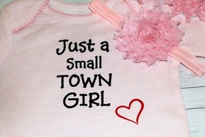 Just a Small Town GIRL, One Piece, Juego de 3 piezas, Carters, One of A Kind, (3 piezas35) - Imagen 1 de 3