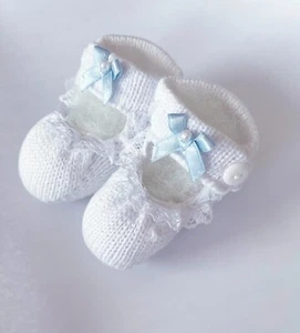 NUEVO CON ETIQUETAS Will'beth Bebé Niñas Blanco Azul Lazo Encaje Cuna Zapatos Botines Recién Nacido 0 3 - Imagen 1 de 1