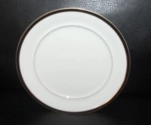 Mikasa Petite Bone Negro Corbata Plato 7-1/4" Ensalada Aperitivo Postre NUEVO 6 Disponibles - Imagen 1 de 2