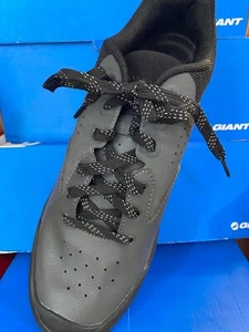 Giant Shuttle Flat Dark Shadow EU 40 US 7.5 - Picture 1 of 5