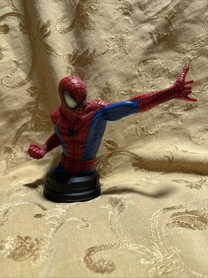 Mini Busto Gentle Giant Spider-Man 890/1200 Clásico Traje Rojo y Azul SIN CAJA Foto 1 de 4